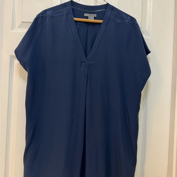 Vince Elegant Navy V-Neck Women's Top - Picture 4 of 13